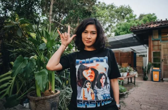 Dian Sastro Nyungsep dari Kuda di Lembang, Bukannya Teriak Malah Elus-elus Kudanya