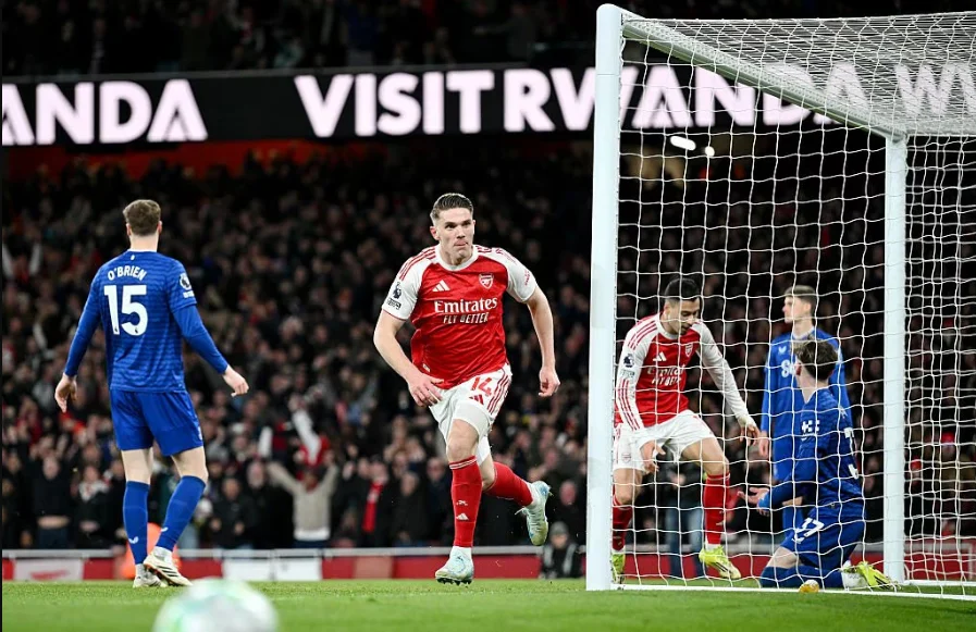 Puncak Klasemen Liga Inggris Memanas Usai Arsenal Cukur Everton 2 Gol Tanpa Balas