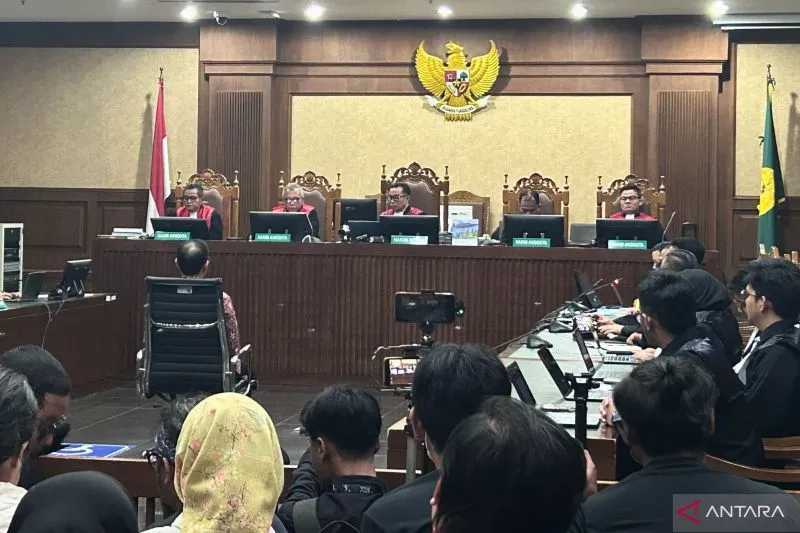 Dari Menteri Jadi Terdakwa, Nadiem Dituntut 18 Tahun Penjara tuntutan Nadiem Makarim