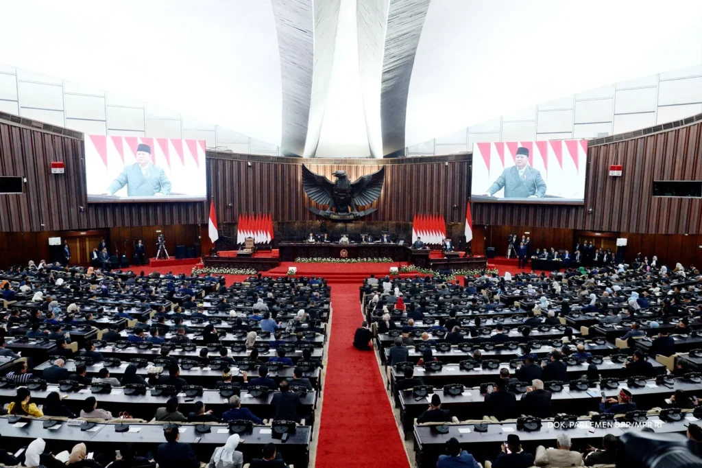 Prabowo Targetkan Ekonomi Naik, Kementerian Ekraf Siap Perkuat Industri Kreatif Kemenekraf Perkuat Industri Kreatif