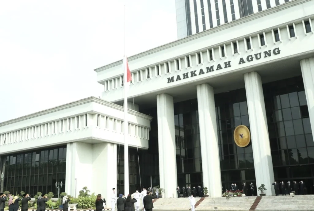 S2 Bukan Tiket ke DPR, MK Tolak Gugatan Syarat Pendidikan Caleg syarat caleg S2