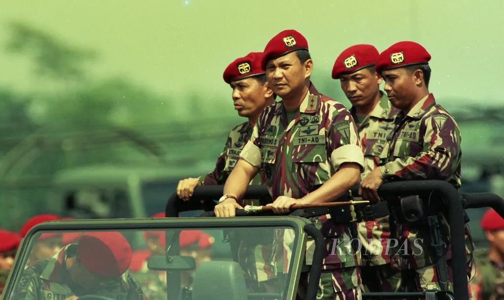 Prabowo saat menjabat Komandan Jenderal Kopassus pada (1995) 