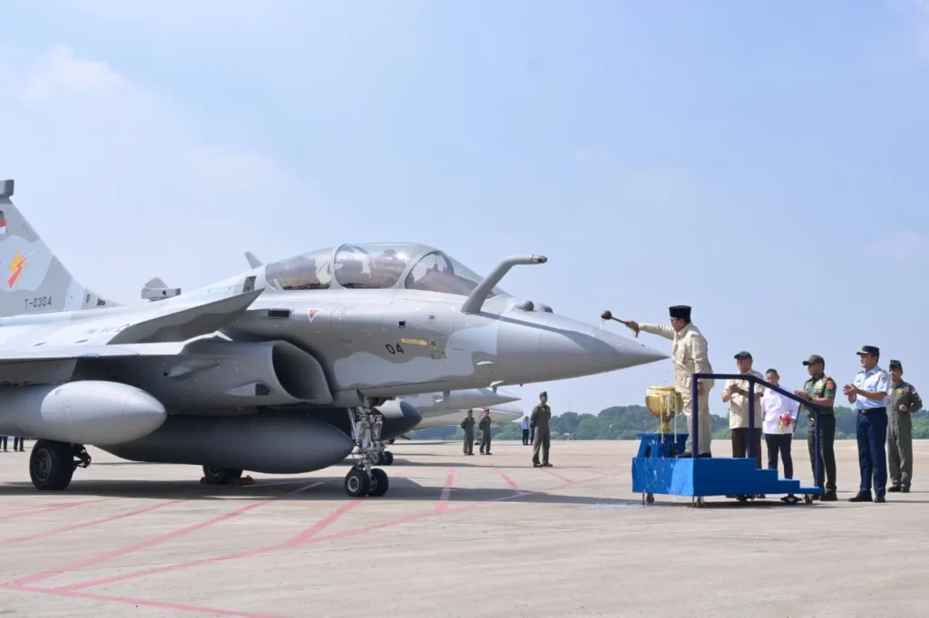 Presiden Prabowo Subianto Cek Rudal Meteor dan Pesawat Falcon 8X, Siap Jaga Langit Nusantara