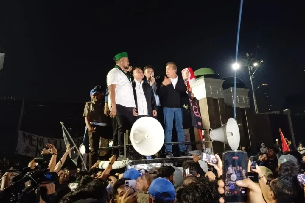 Di Atas Mobil Komando, Dasco Janji Penuhi Sejumlah Tuntutan Mahasiswa Dasco Tuntutan Mahasiswa