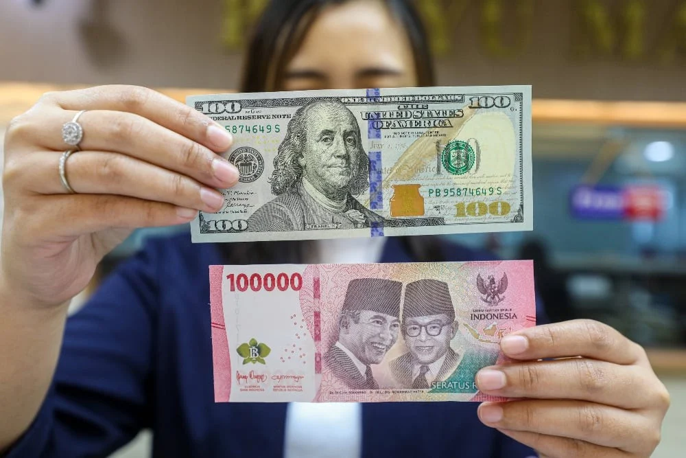 Rupiah Tembus Rp18.000 per Dolar AS, Harga BBM dan Bahan Pokok Ikut Melonjak