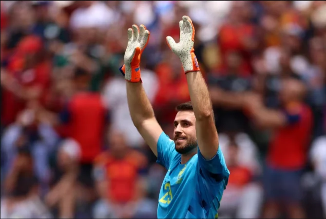 Unai Simon Rebut Sarung Tangan Emas Piala Dunia 2026 dan Samai Rekor Iker Casillas