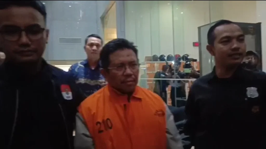 Bungkam, Bupati Lombok Barat Keluar Berompi Oranye Usai OTT KPK Lalu Ahmad Zaini