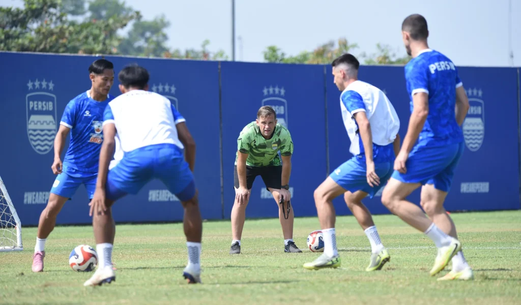 Persib Bandung Tolak Loyo, Igor Tolic Genjot Latihan Taktikal Sampai Pemain Berkeringat Dingin