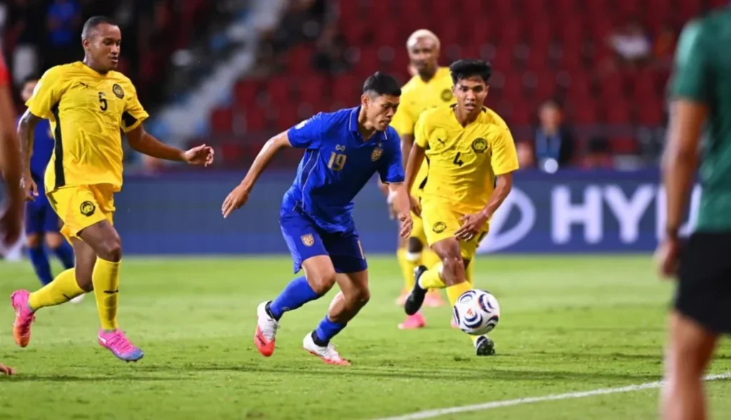Thailand Bantai Malaysia 2-0, Yatsakorn Burapha dan Teerasak Poeiphimai Bawa Skuad ‘Gajah Putih’ Puncaki Klasemen Grup B Piala AFF 2026