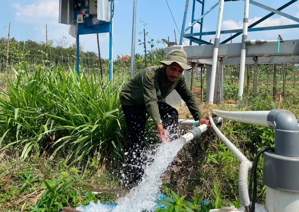 Tunggu 20 Tahun, Petani Cirebon Kini Nikmati Irigasi 2,4 Km .