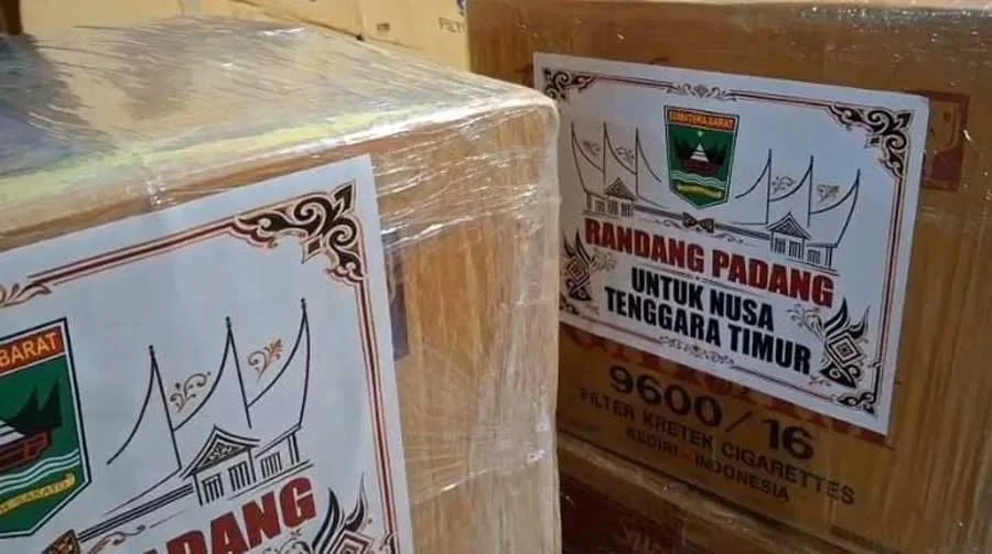 BNPB Pastikan 2,2 Ton Rendang Sumbar Sampai ke Korban Gempa NTT 2,2 ton rendang Sumbar