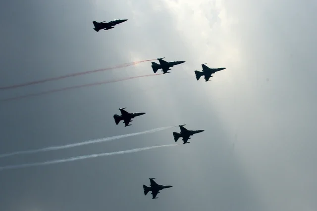 Tiga F-16 Wara-wiri di Langit Jakarta, TNI AU Ungkap Alasannya F-16 TNI AU Jakarta