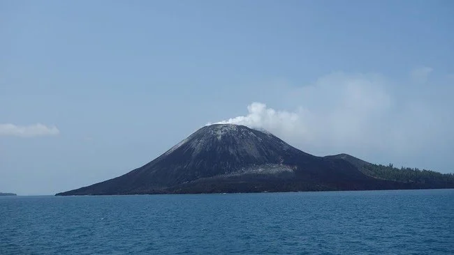 Erupsi Anak Krakatau Tak Otomatis Picu Tsunami, Warga Diminta Tak Panik Gunung Anak Krakatau tidak otomatis tsunami