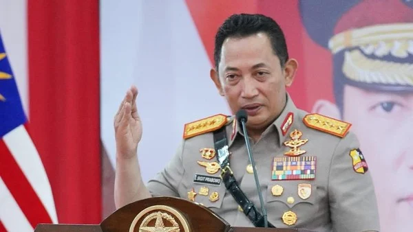 Kapolri Perintahkan Jajaran Siaga, Bantu Warga Terdampak Erupsi Anak Krakatau Kapolri siaga erupsi Gunung Anak Krakatau