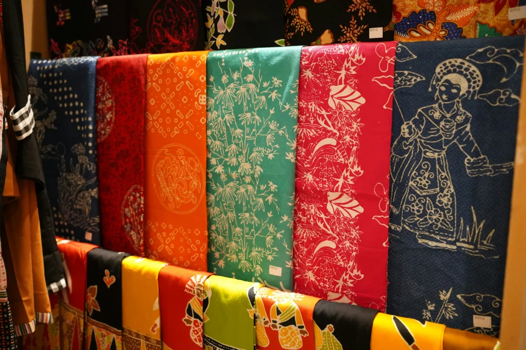 Tetap Dekat Generasi Baru, Batik Perluas Motif & Bentuk